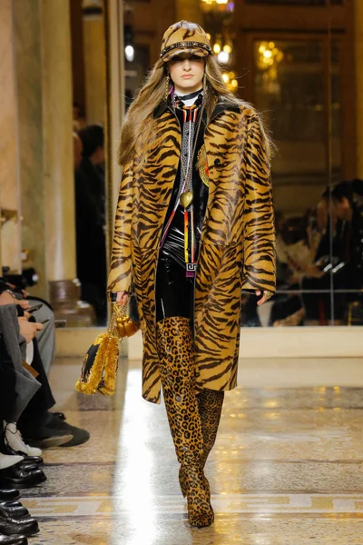 Look 28